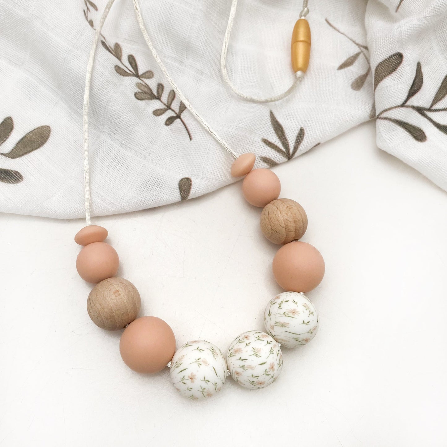 Spring Bloom: Blush Daisy Necklace