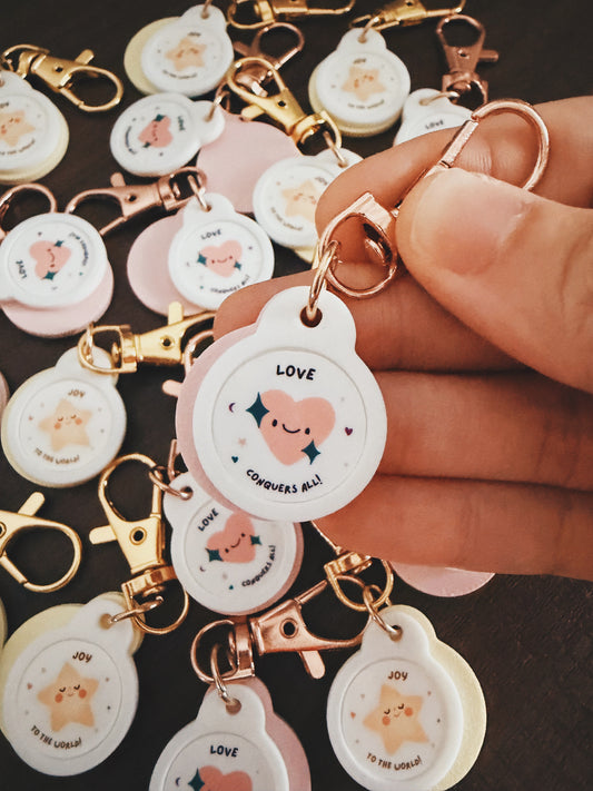 [Christmas 2026] LOVE CONQUERS ALL Trolley Token Charm